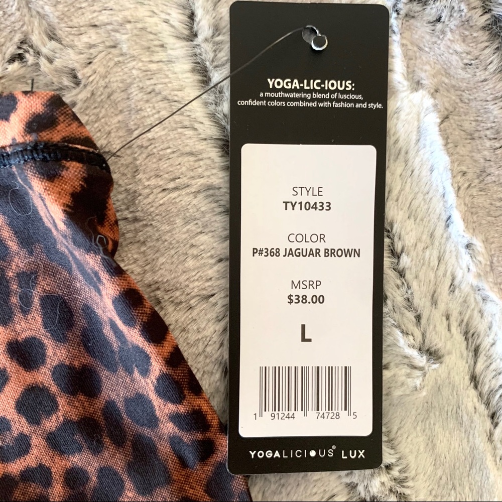 Cheetah print Yogalicious cropped workout tank top - Picture 4 of 10